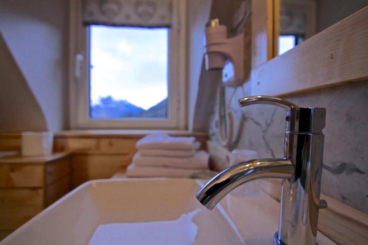 Auberge Le Cabaliros アルシザン・アヴァン エクステリア 写真